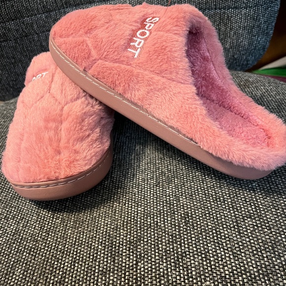 New “fluffy” slippers - Picture 4 of 4